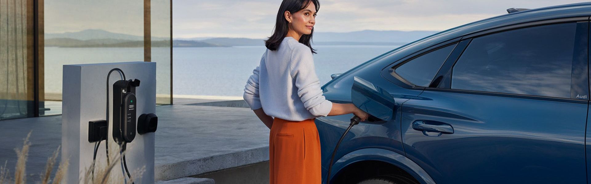 Audi SQ6 Sportback e-tron steht an der Ladestation