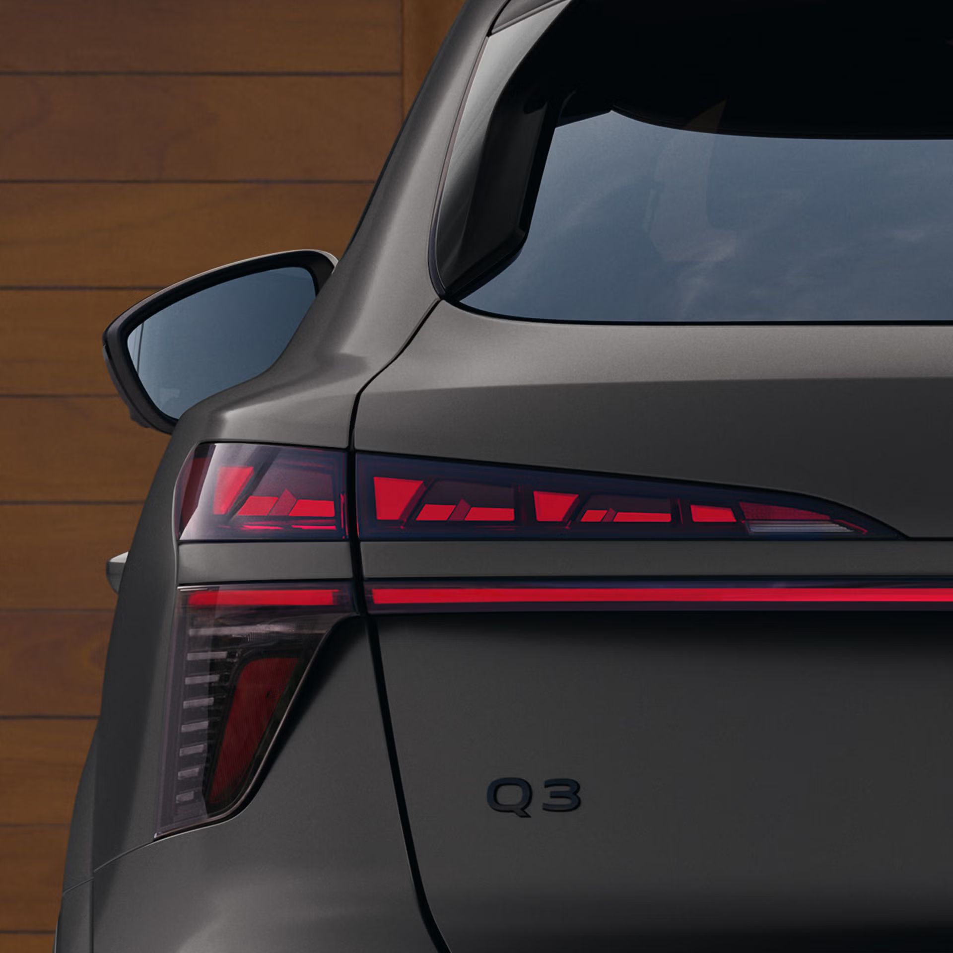 Detailansicht Digitale OLED Technologie mit Schlusslichtsignaturen, dynamischem Blinklicht und Leuchtenband.