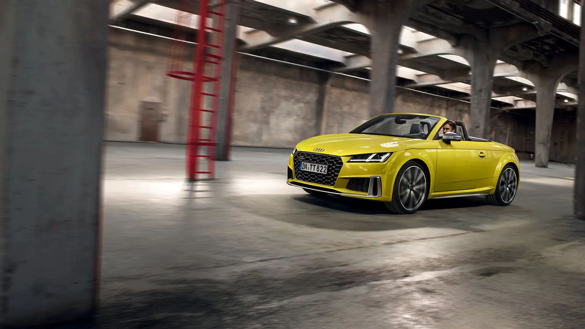 Audi TTS Roadster in dynamischer Fahrt