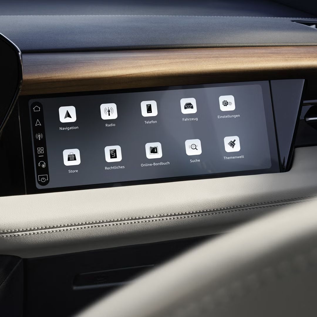 Nahaufnahme des MMI Beifahrerdisplays im Audi Q6 SUV e-tron