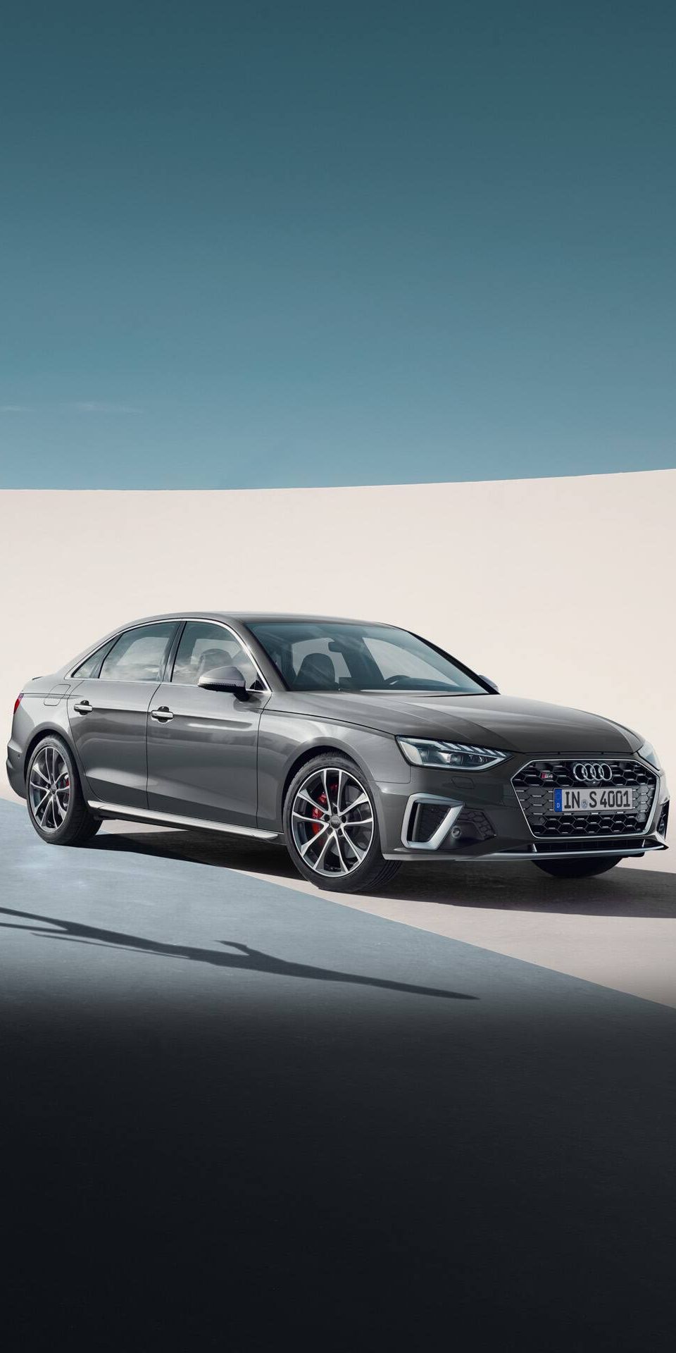 Seitliche Frontansicht Audi S4 Limousine