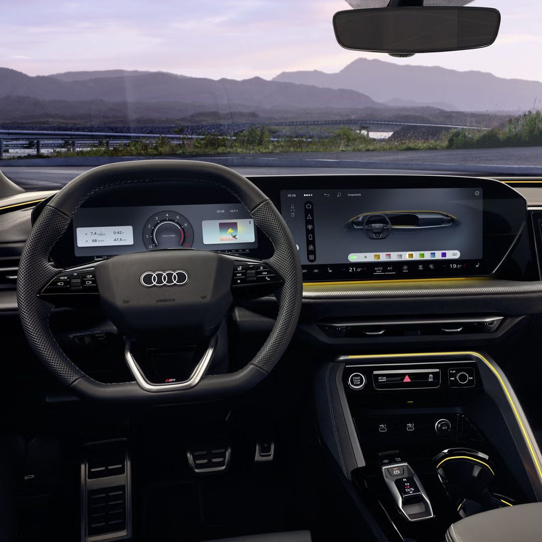 Blick aus der Fahrerperspektive auf das Cockpit des Audi Q5 Sportback.