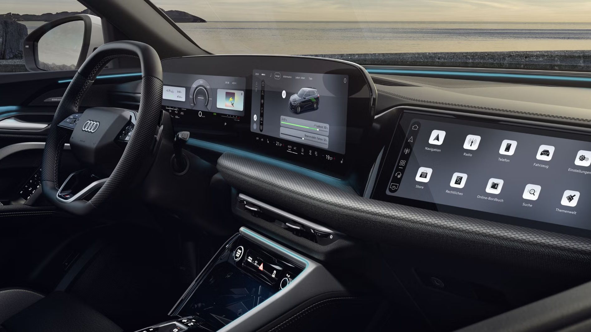 Blick in das Cockpit des Q5 SUV e-hybrid. Zu sehen sind unter anderem das Panoramadisplay und das MMI Beifahrerdisplay, sowie das Interaktionslicht am unteren Rand der Windschutzscheibe.