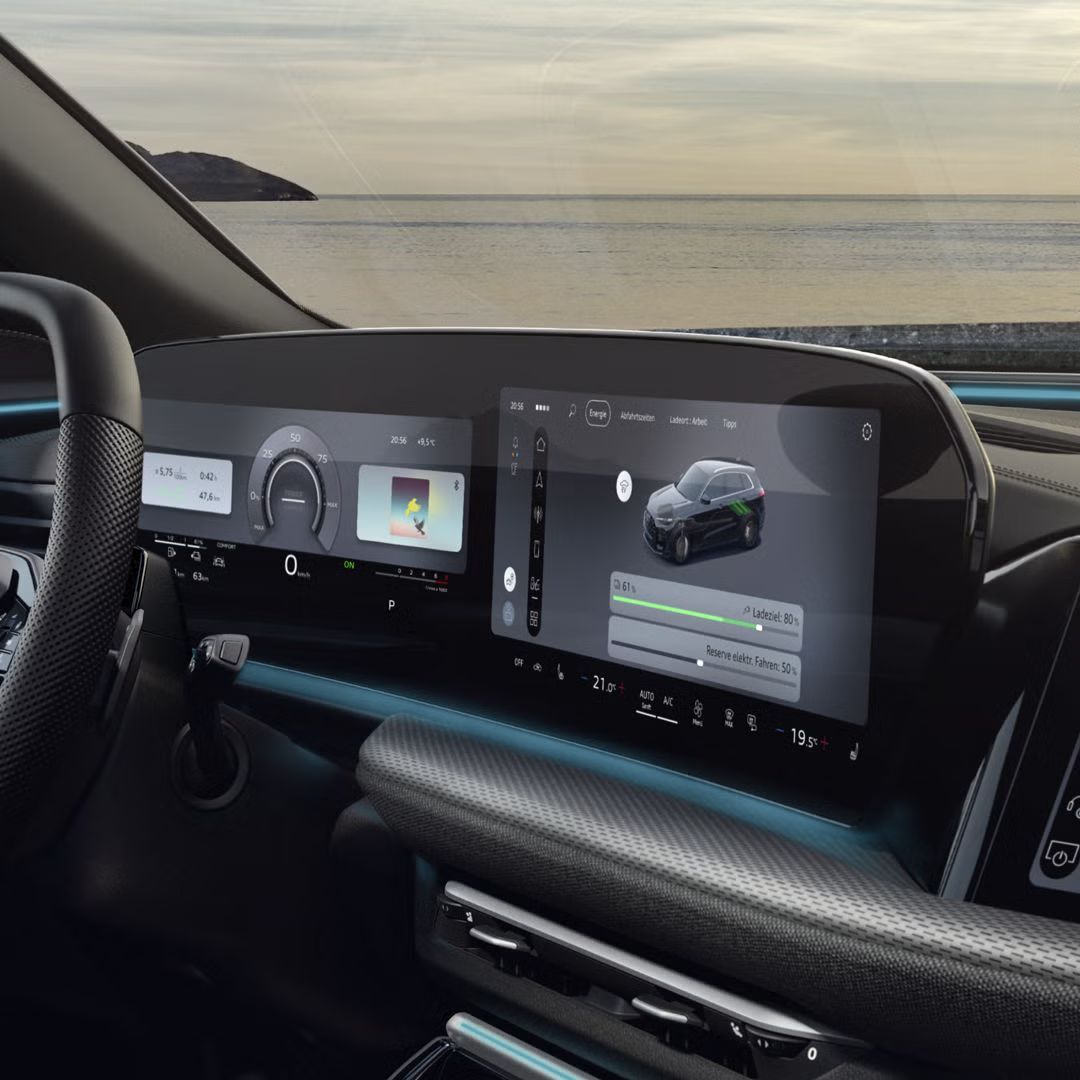 Nahaufnahme der Panoramadisplays im Cockpit des Q5 SUV e-hybrid.