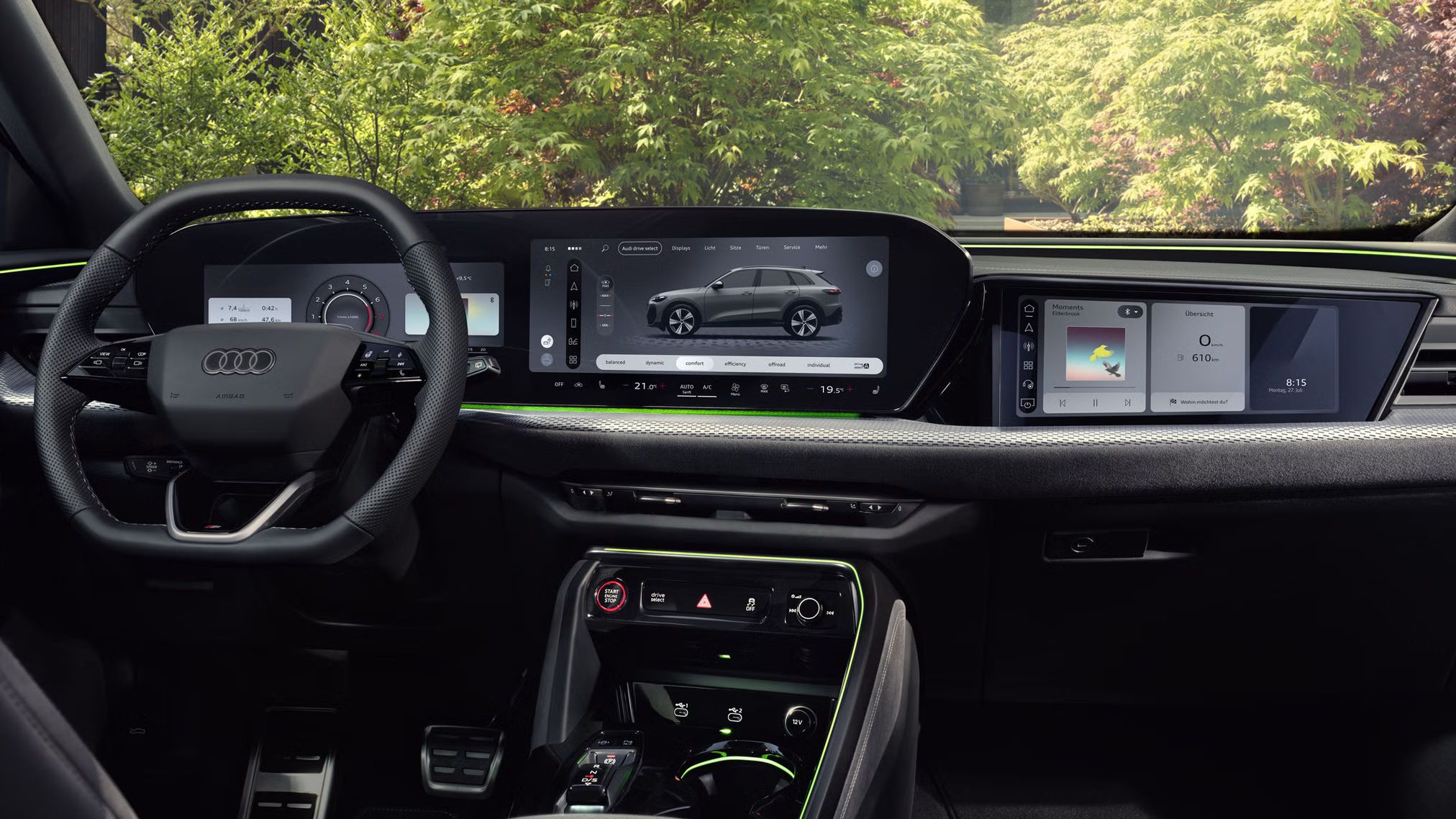 Blick von der Rückbank in das Cockpit des Q5 SUV. Im Fokus steht das Panoramadisplay mit dem Audi Virtual Cockpit und dem MMI Display.	