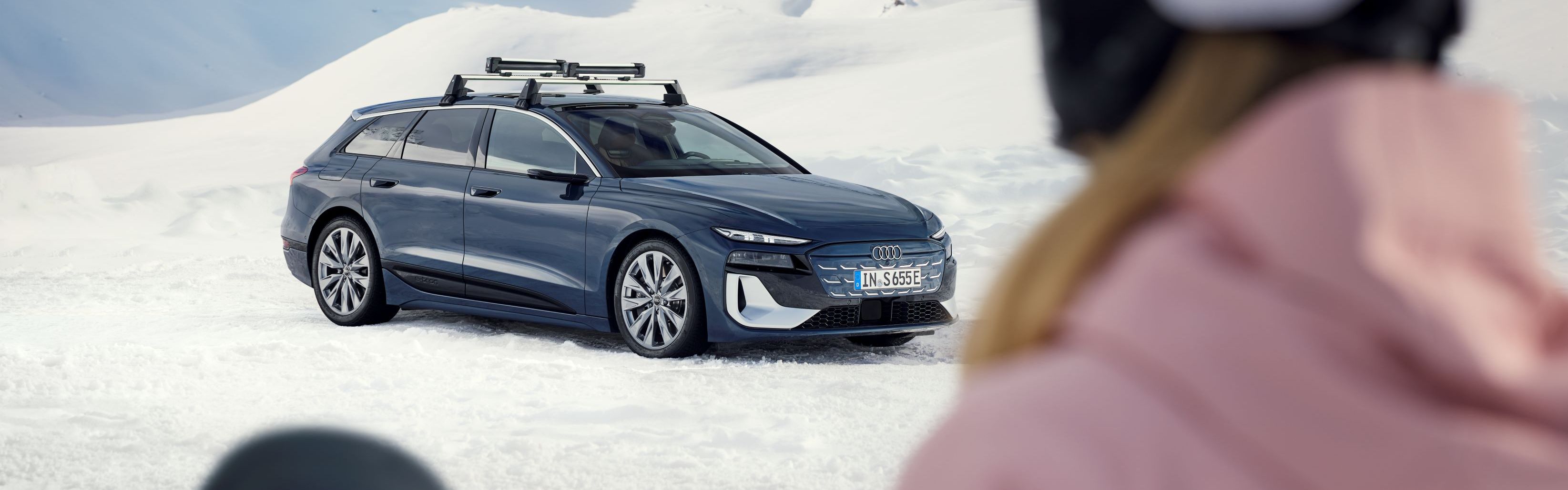 Ein Ski & Snowboardhalter am Dach eines Audi S6