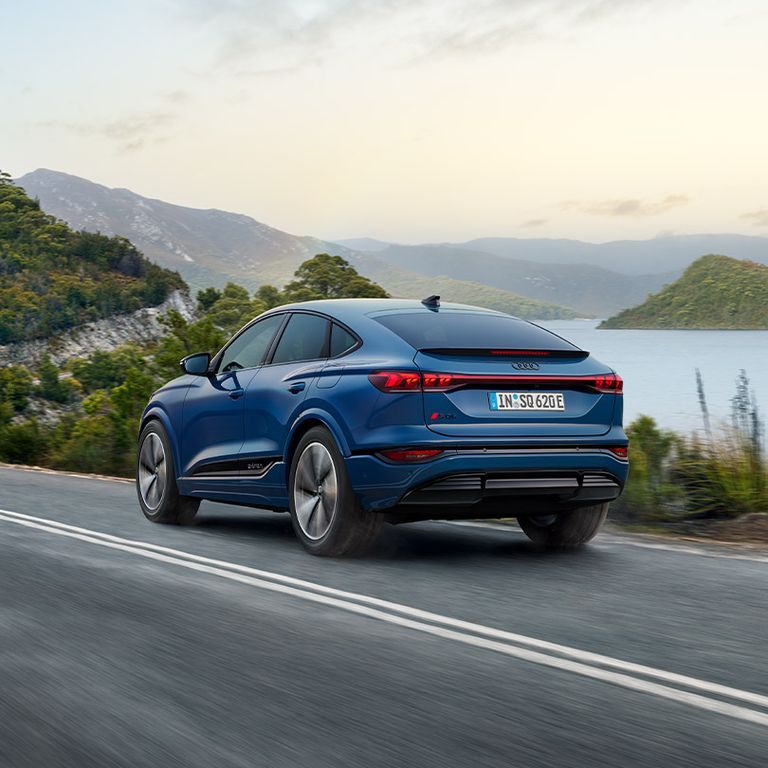 Modellbild blauer Audi SQ6 Sportback e-tron
