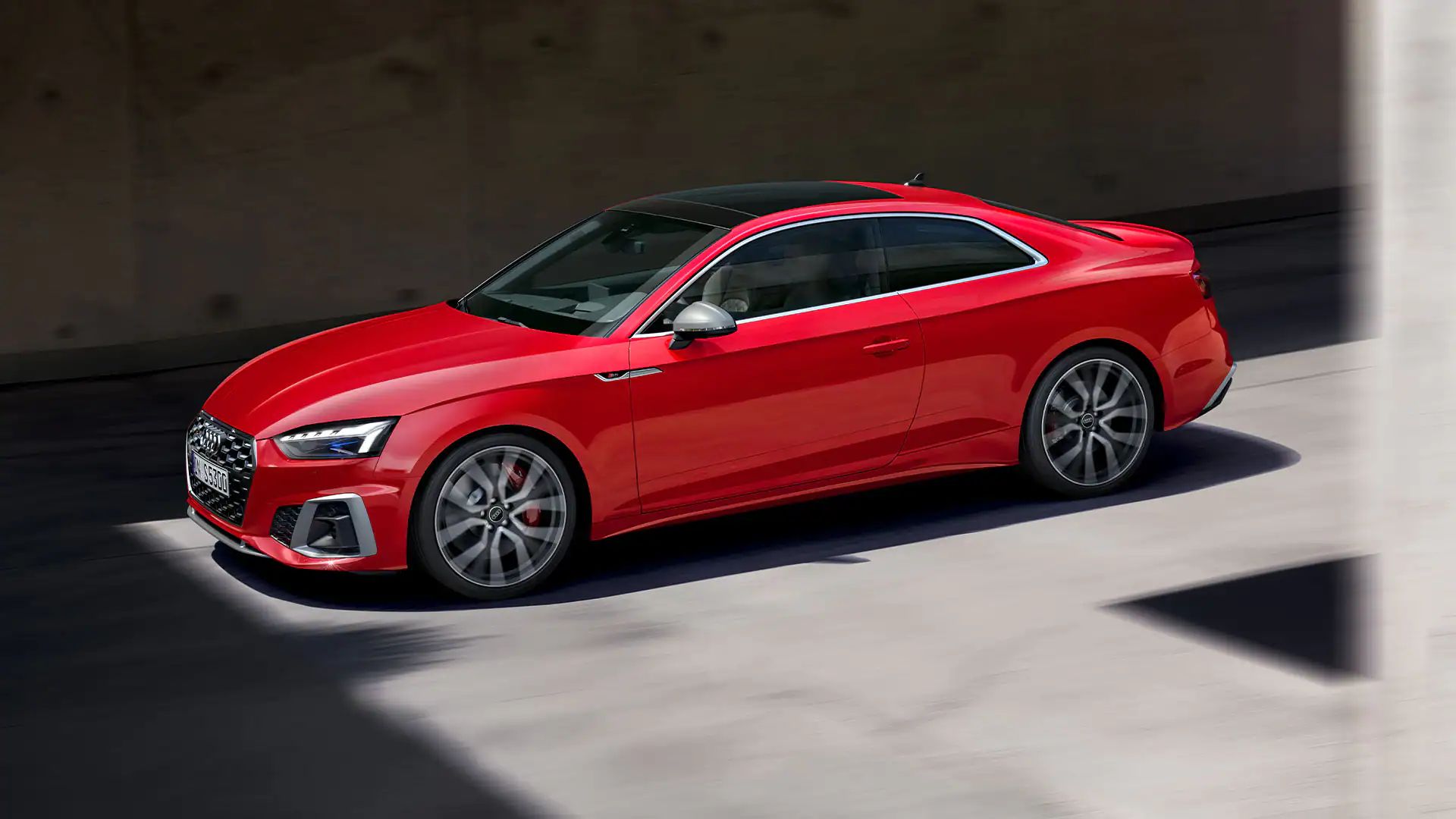 Dynamische Seitenansicht des Audi S5 Coupe