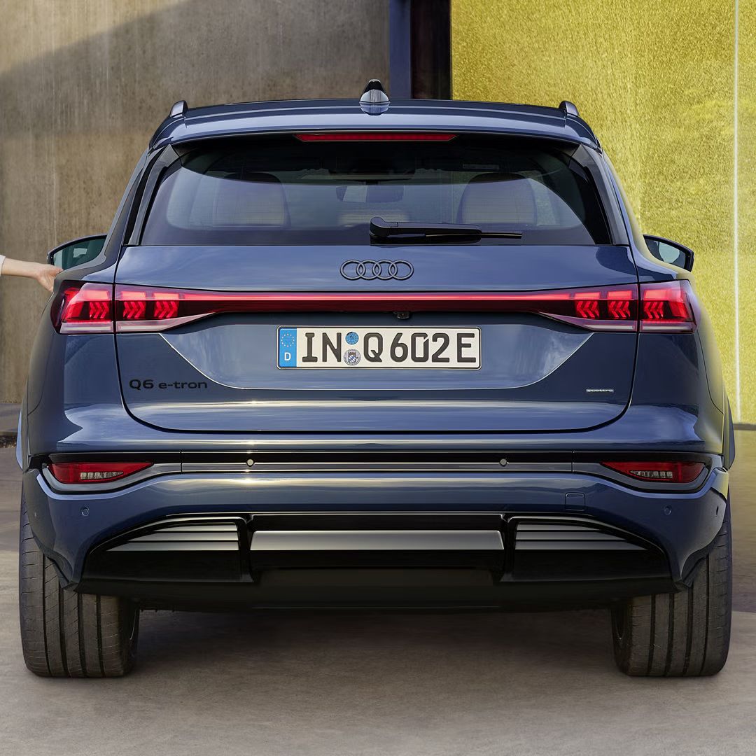 Digitale OLED Technologie mit Schlusslichtsignaturen, dynamischem Blinklicht und Leuchtenband.