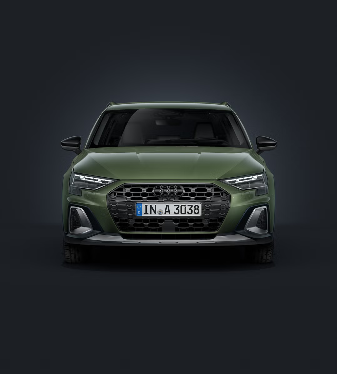 Der Audi A3 allstreet frontal von vorn auf dunklem Hintergrund.