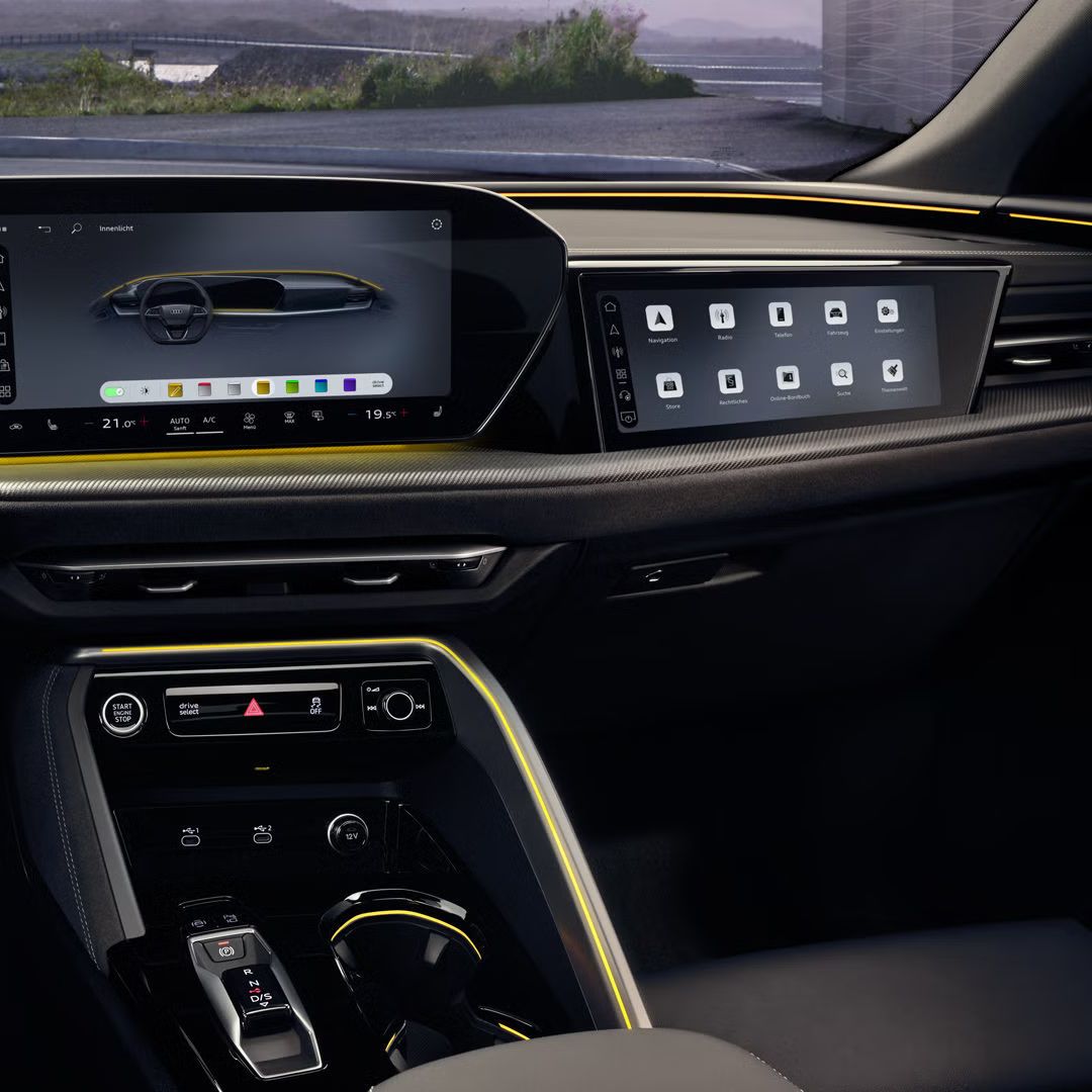 Blick von der Fahrerperspektive in das Cockpit des Q5 Sportback.