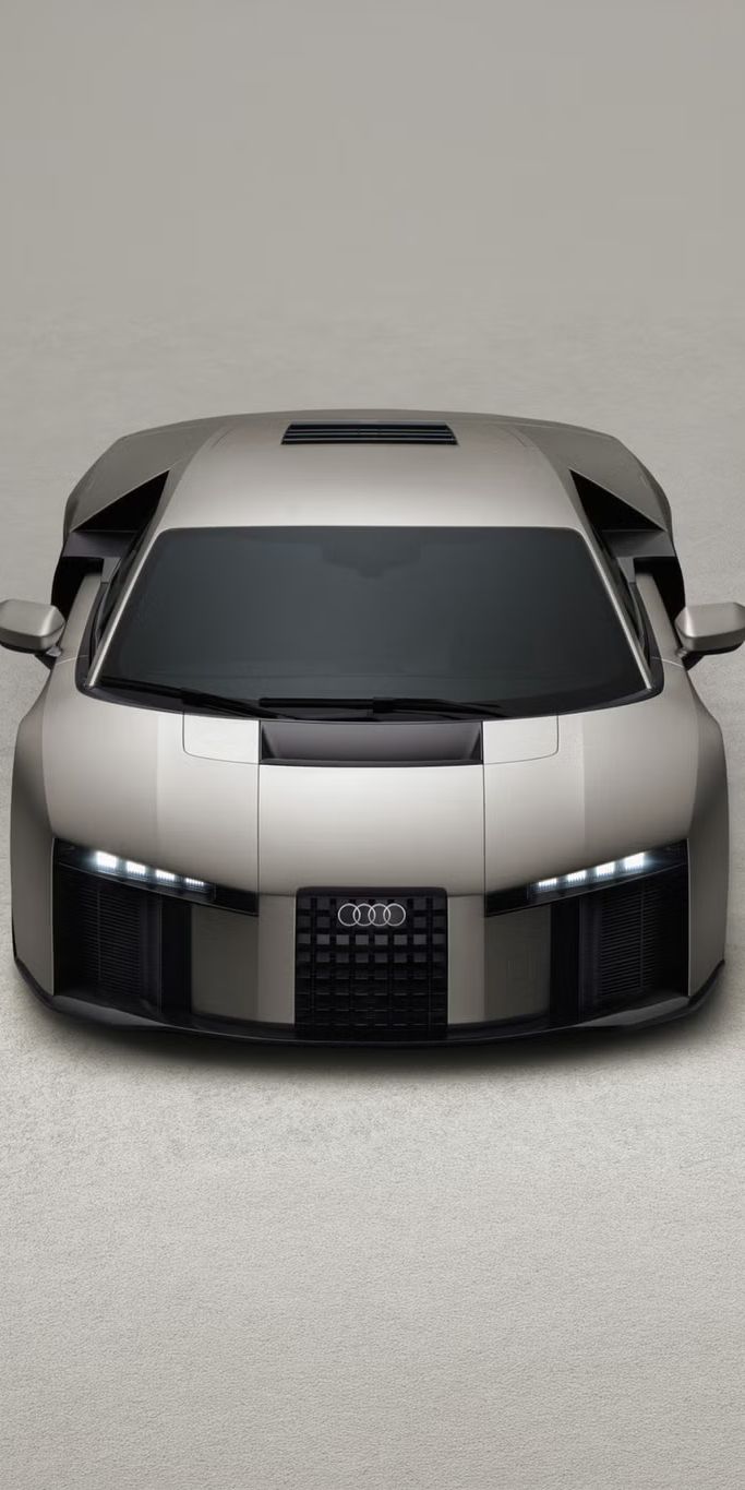 Frontansicht des Audi Nuvolari Hybrid-Supersportwagens in der neuen Farbe Titanium.