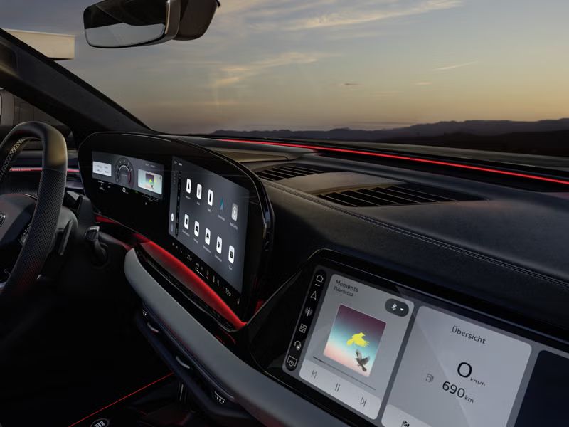 Cockpit und Beifahrerdisplay im Audi A6 Avant