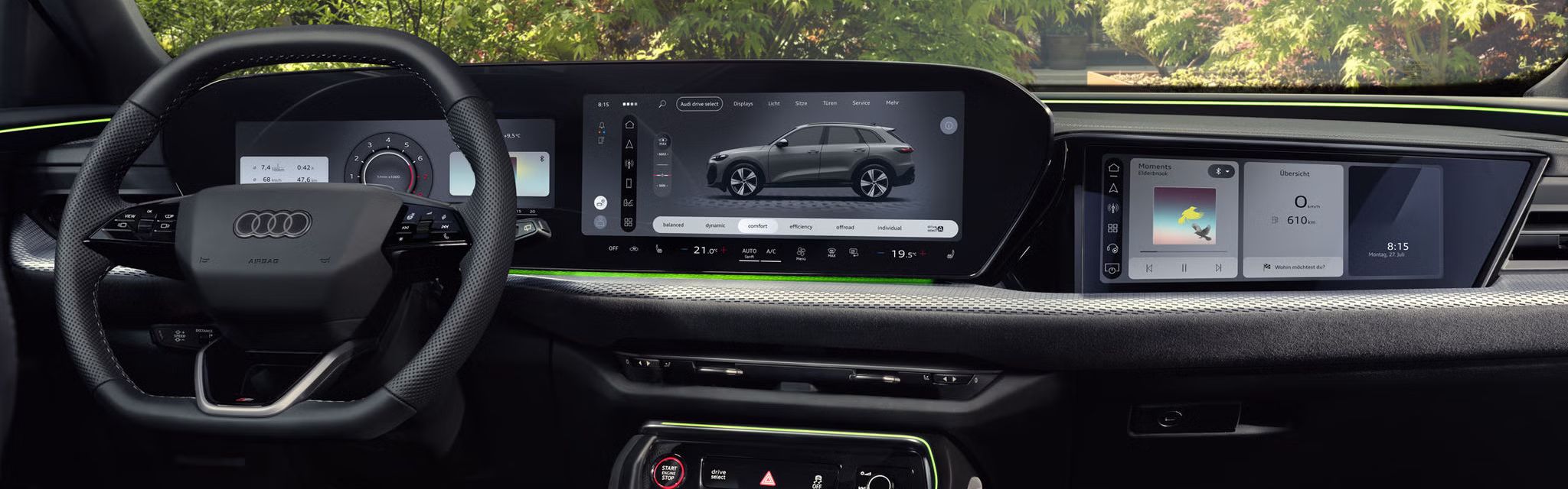 Blick von der Rückbank in das Cockpit des Q5 SUV. Im Fokus steht das Panoramadisplay mit dem Audi Virtual Cockpit und dem MMI Display.	