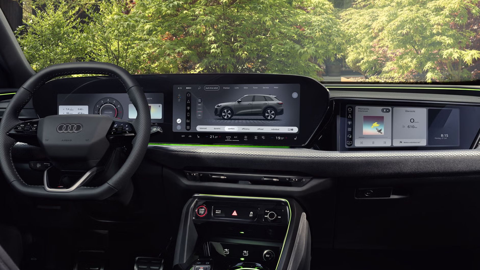 Blick von der Rückbank in das Cockpit des Q5 SUV. Im Fokus steht das Panoramadisplay mit dem Audi Virtual Cockpit und dem MMI Display.	