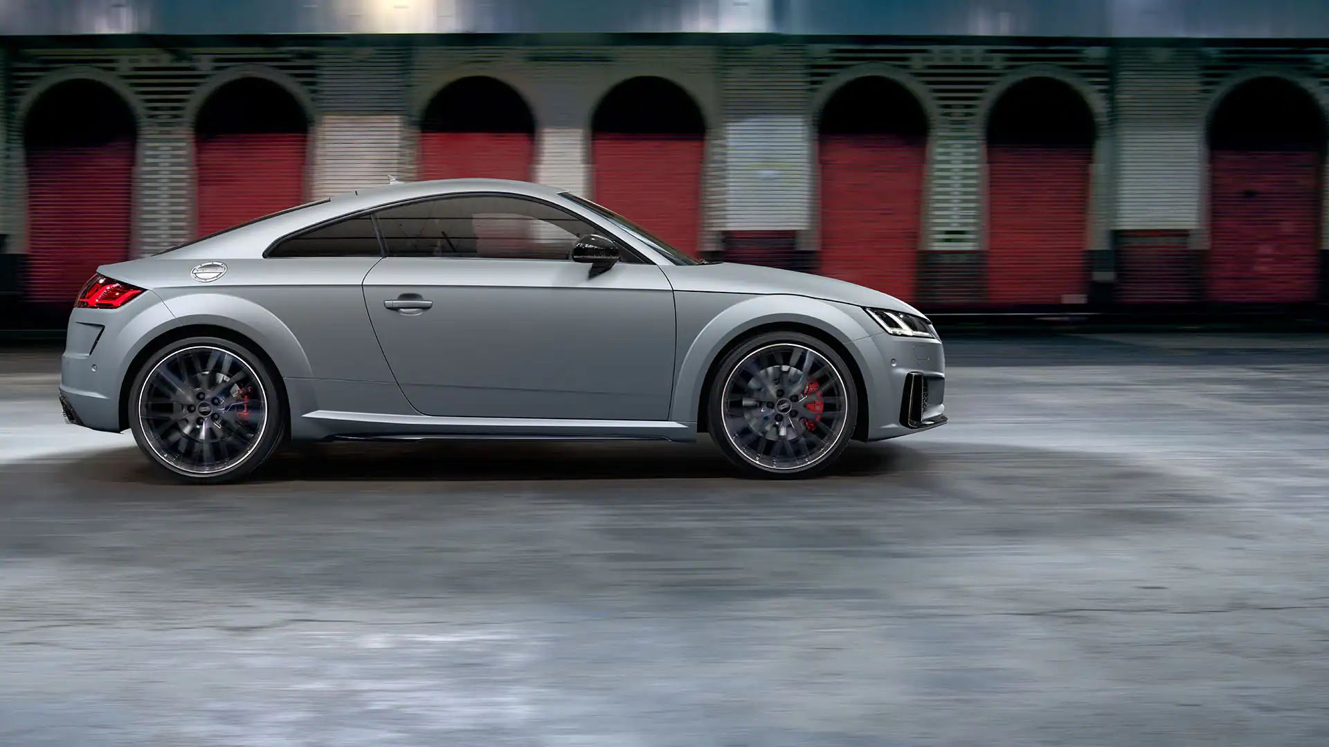 Audi TTS Coupé in Florettsilber Matteffekt