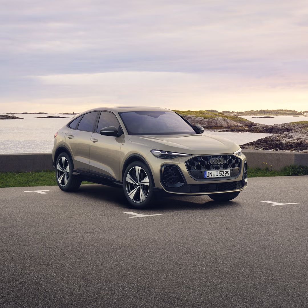 Audi Q5 Sportback edition one in Schwarz mit Kontrastlackierung in Mythosschwarz Metallic