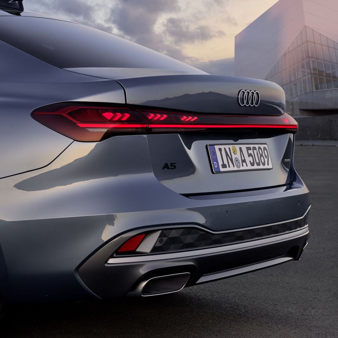 Nahaufnahme der OLED-Heckleuchten der A5 Limousine.