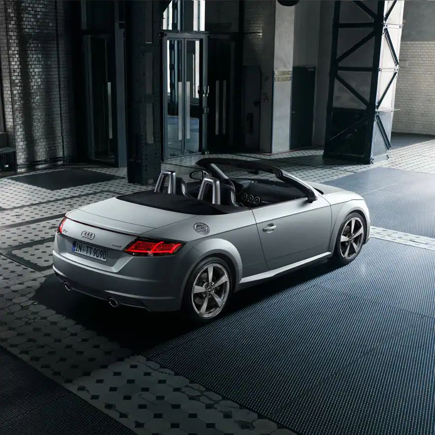 Seitliche Heckansicht Audi TT Roadster