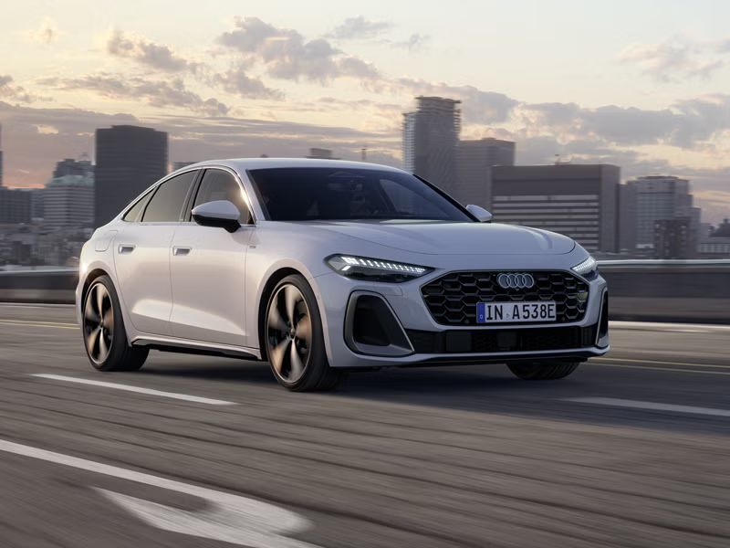 Dynamische Ansicht der Audi A5 Limousine e-hybrid