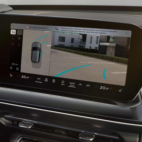 Zoom auf den Parkassistenten mit dem Bild der Rückkamera.