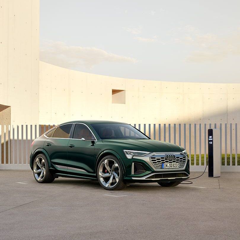 Audi SQ8 Sprotback e-tron ladend