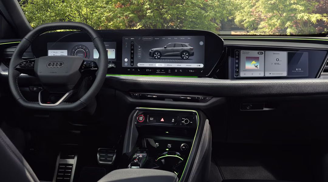 Cockpit und Beifahrerdisplay im Audi Q5 SUV