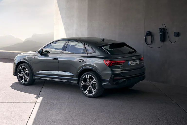  Audi Q3 Sportback TFSI e lädt zu Hause