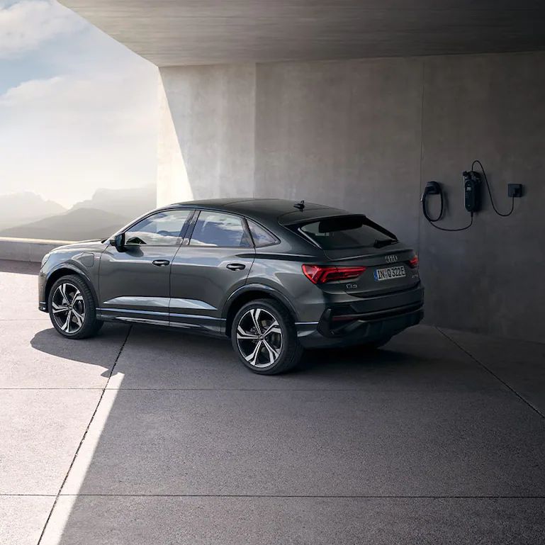  Audi Q3 Sportback TFSI e lädt zu Hause