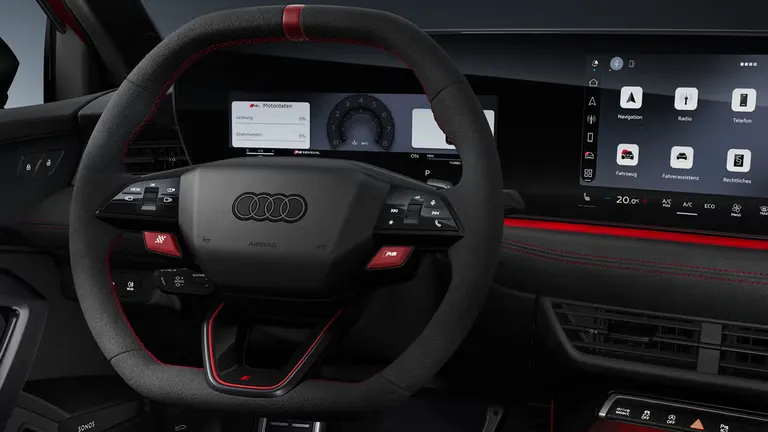 Blick von schräg hinten auf das Cockpit des Audi RS 3 Sportback.