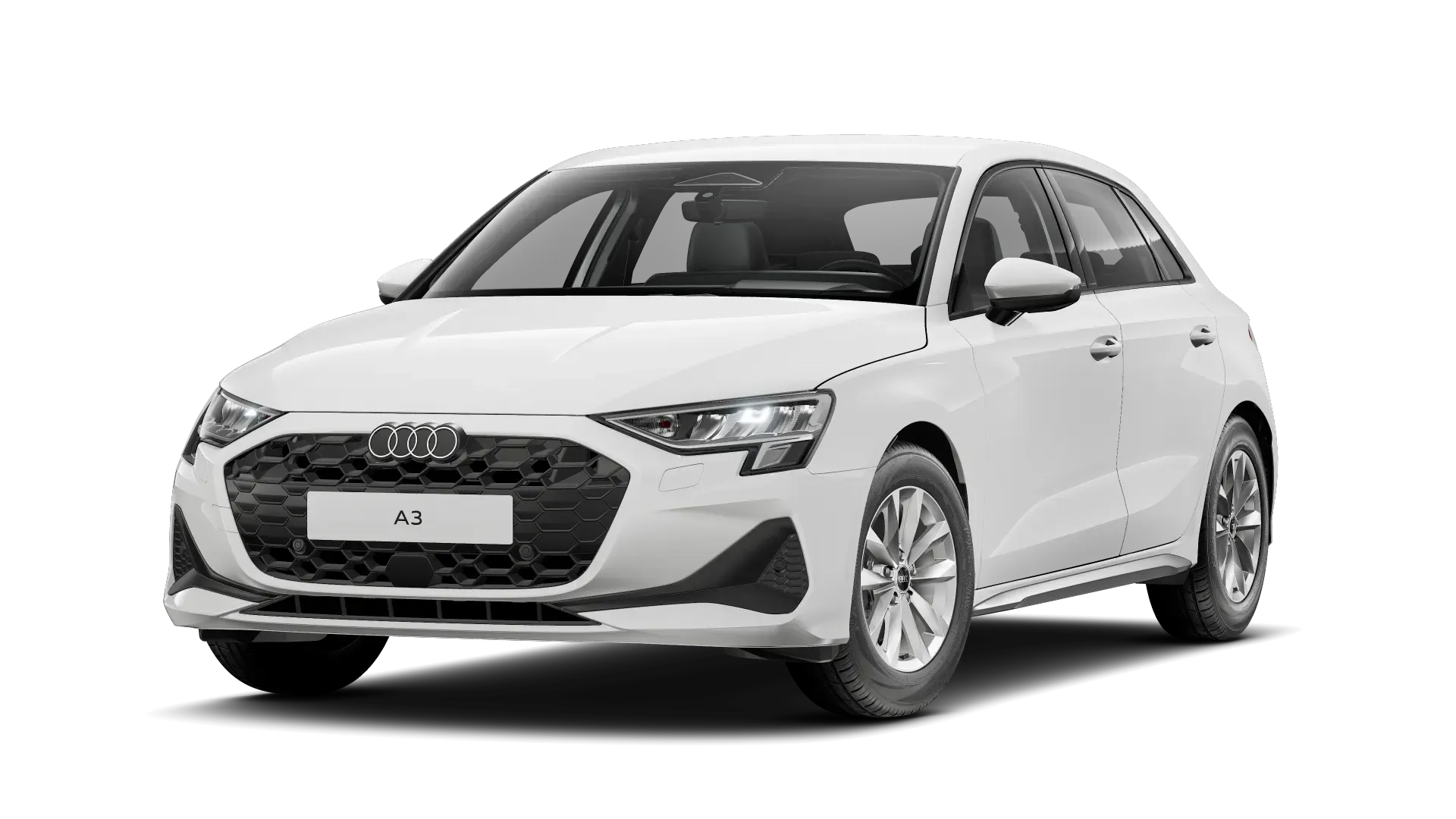Weißer Audi A3 als Limousine in schräger Vorderansicht. Das Auto hat ein großes Wabengitter an der Front, schmale LED-Scheinwerfer und aerodynamische Linien. Moderne Leichtmetallfelgen und getönte Scheiben unterstreichen das sportlich-elegante Design.