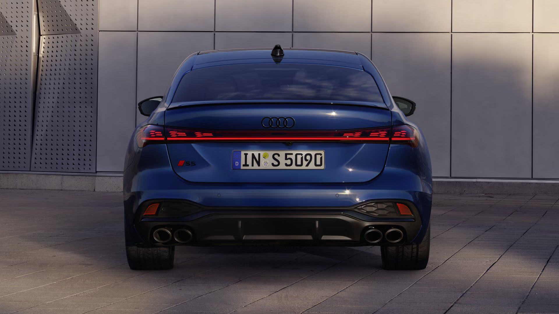 Heckansicht der Audi S5 Limousine