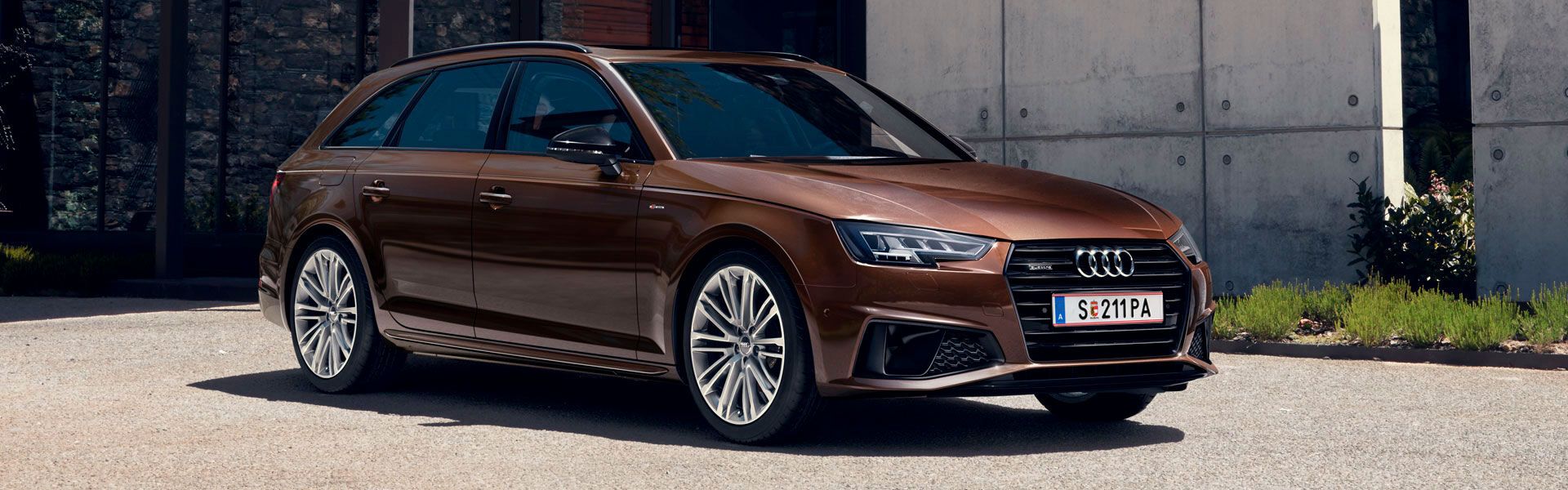 Audi A4 Avant 2019 Ansicht schräg seitlich