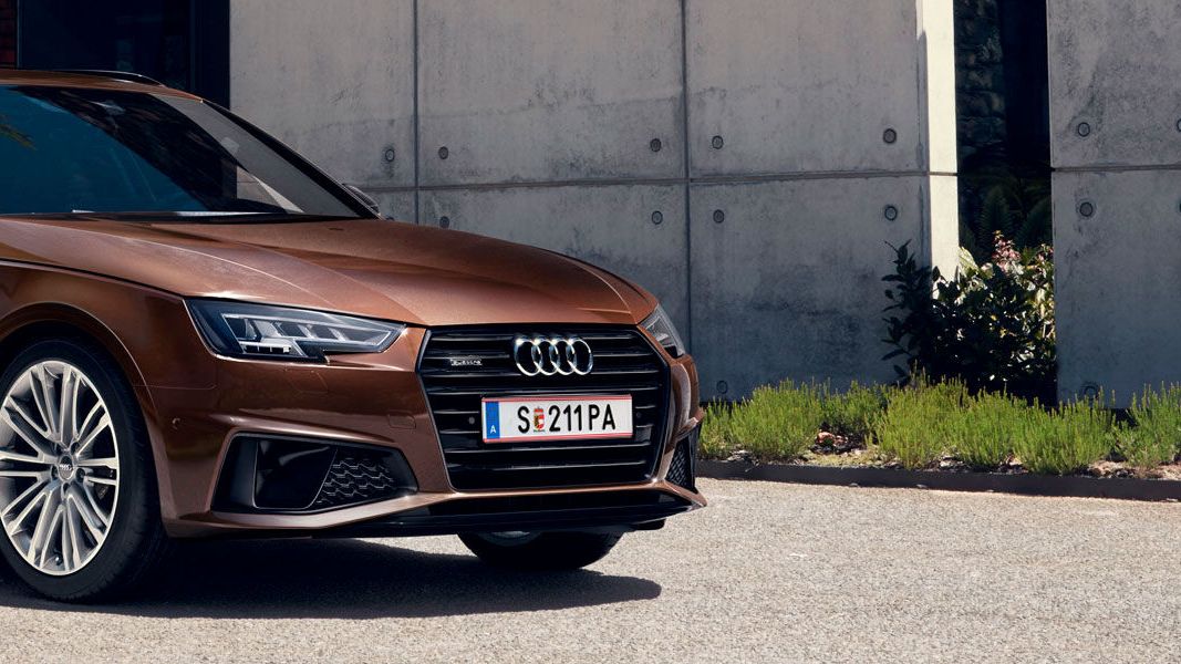 Audi A4 Avant 2019 Ansicht schräg seitlich