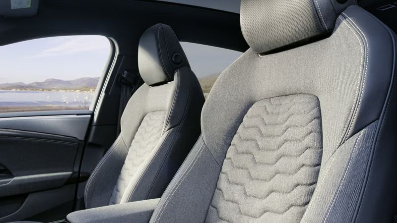 Vordersitze im Audi A6 Avant e-tron